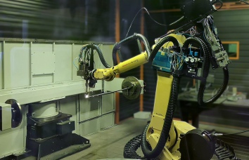 Робот для лазерной сварки с присадкой